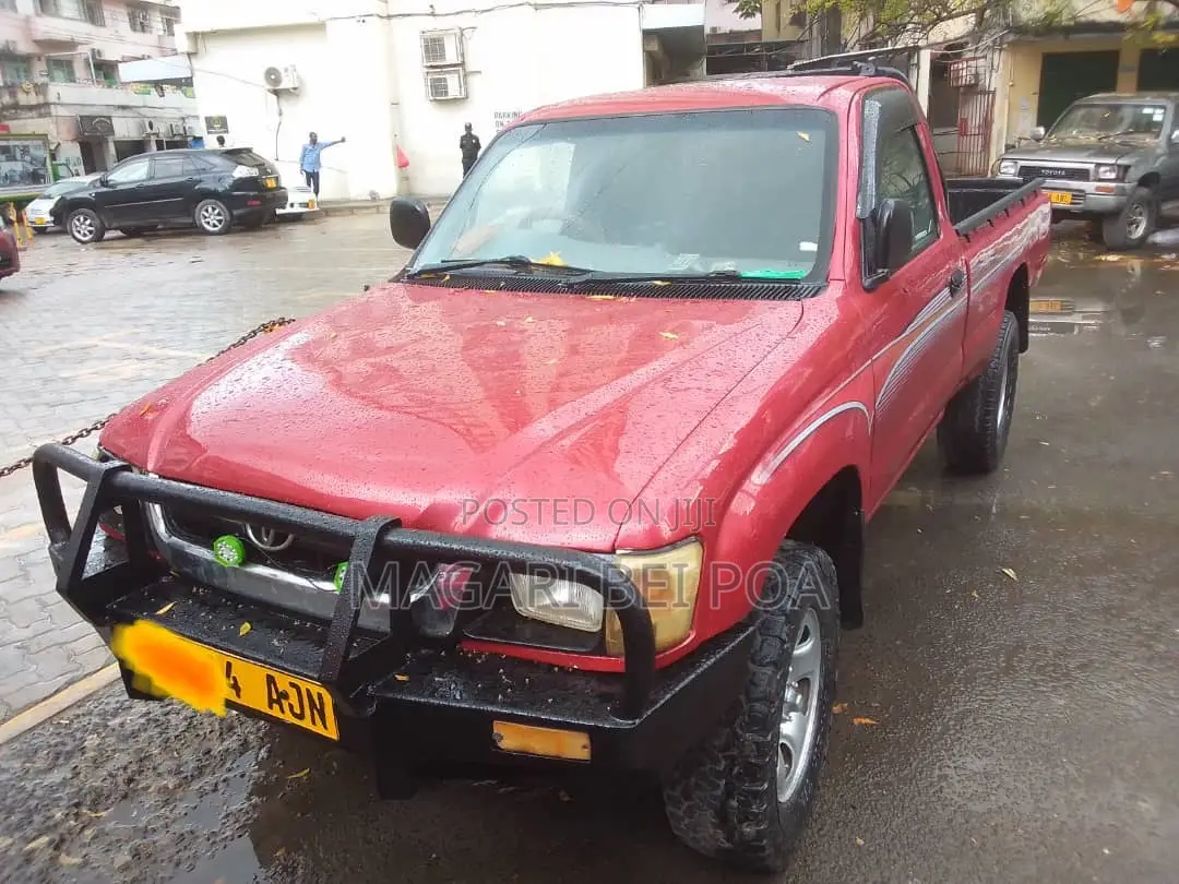 Toyota Hilux 2000 Red