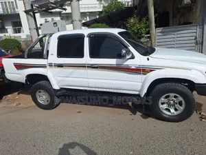 Toyota Hilux 2001 Off white