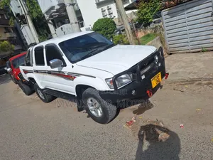 Toyota Hilux 2001 Off white