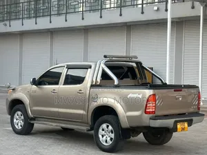 Toyota Hilux 2007 Gray