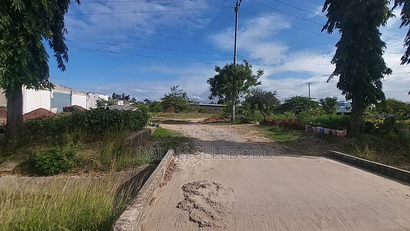 Plot It Look at the Tarmac Mbez Beach