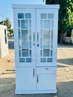 Makabati Milango Mitatu Na Droo Zake Na Kioo