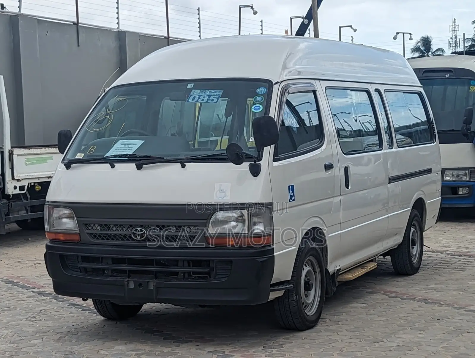Toyota HiAce 2002 White