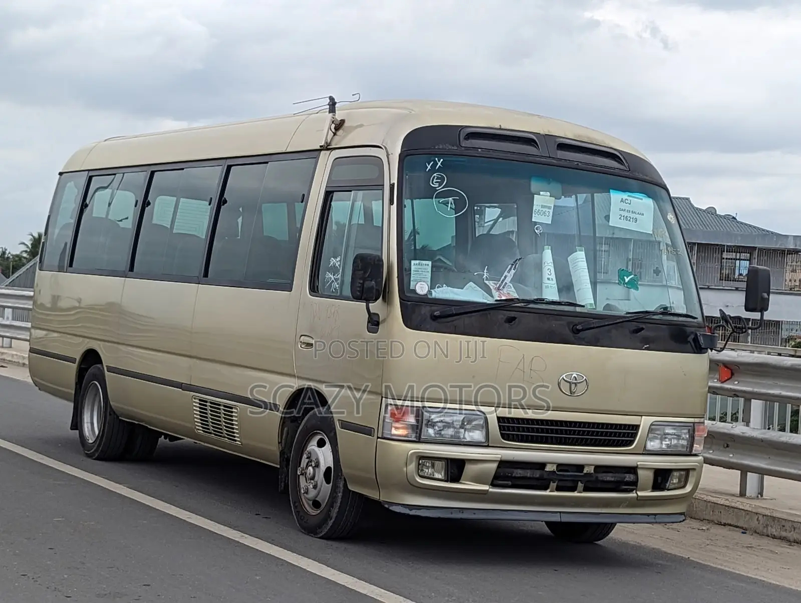 Toyota Coaster 1998 Gold