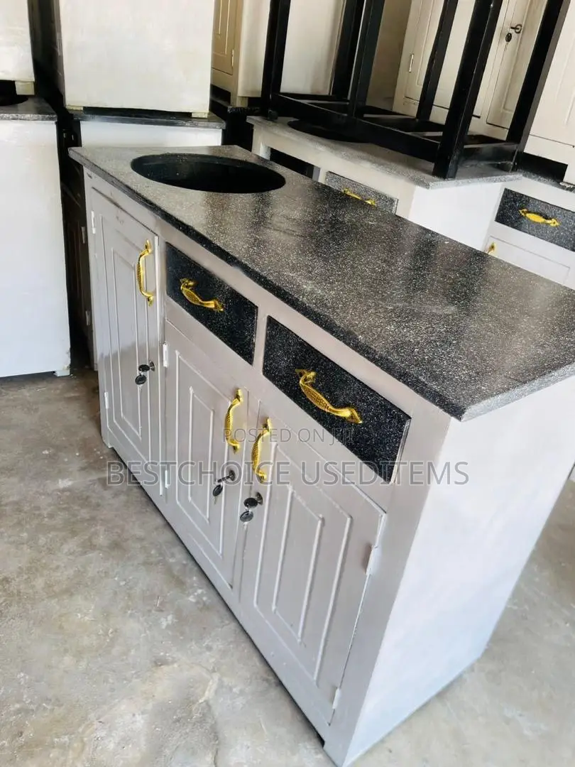 Cabinet Milango Mitatu