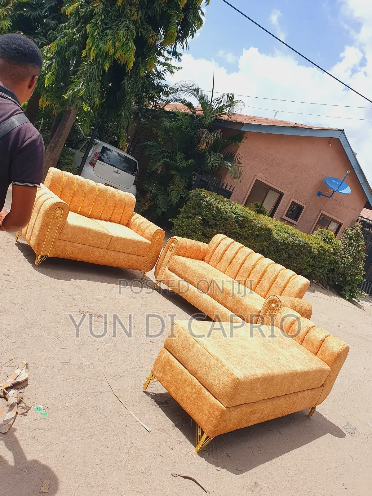 Sofa Set Kali Sana Mpya