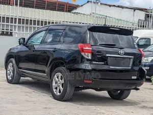 Toyota Vanguard 2010 Black