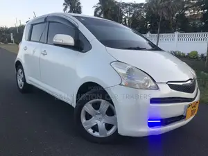 Toyota Ractis 2005 White