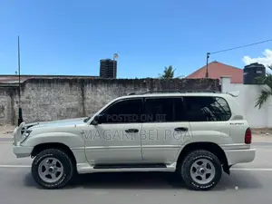 Toyota Land Cruiser 2001 White