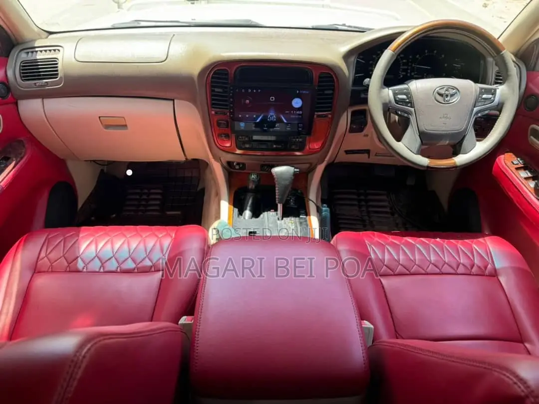 Toyota Land Cruiser 2001 White