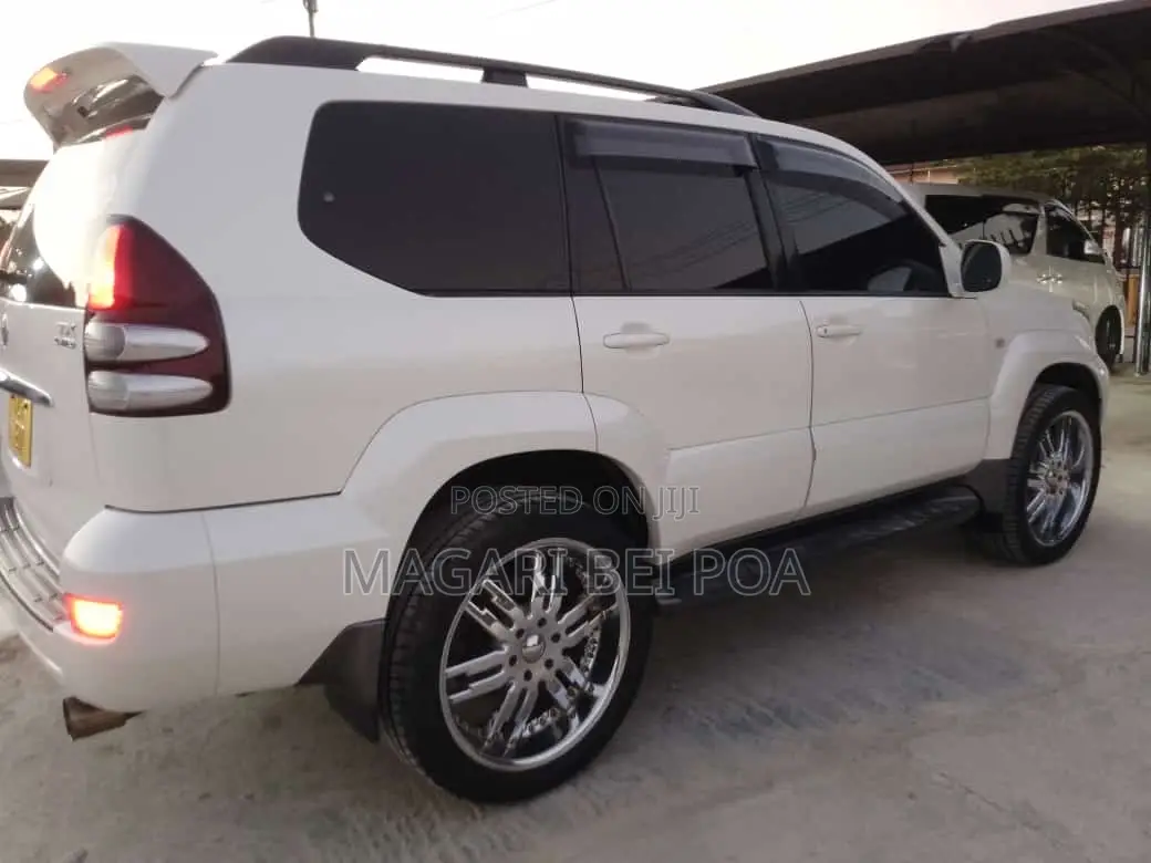 Toyota Land Cruiser Prado 2007 White