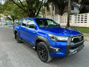 Photo - Toyota Hilux 2022 Blue