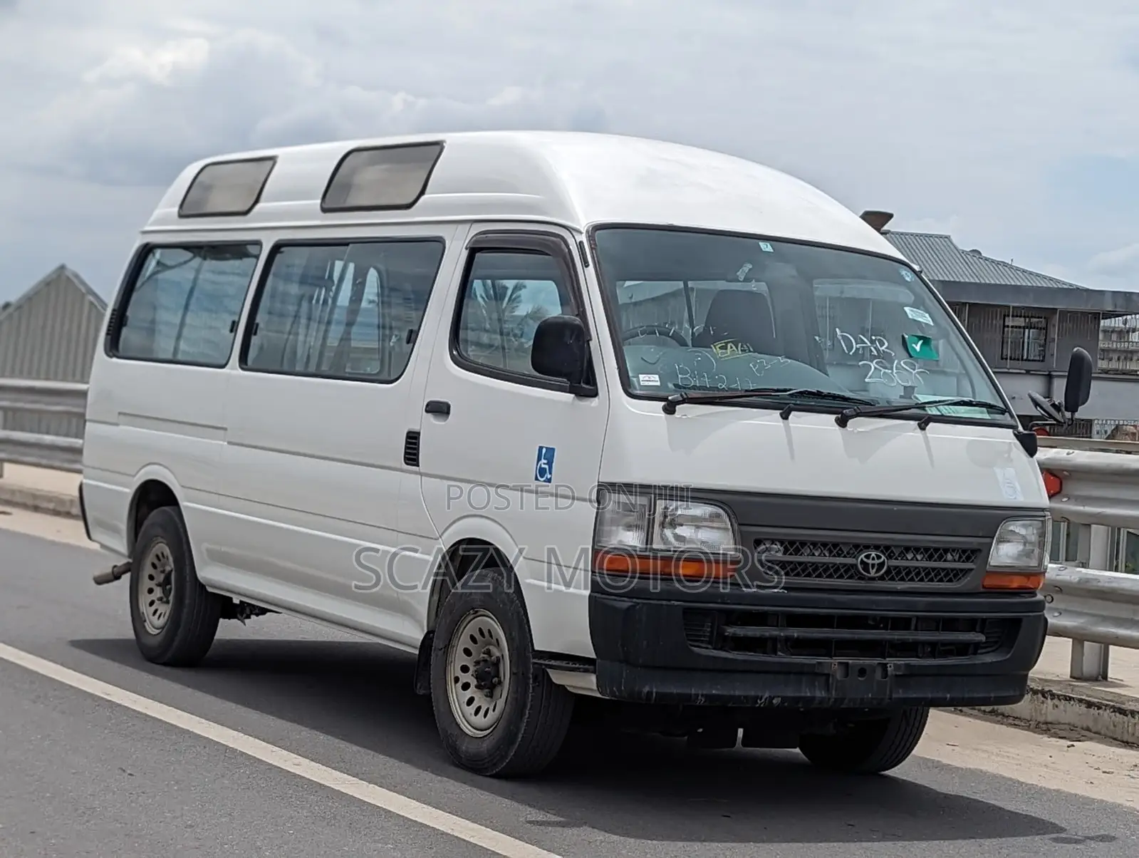 Toyota HiAce 2002 White