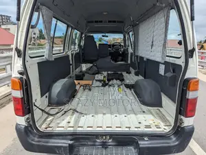Toyota HiAce 2002 White