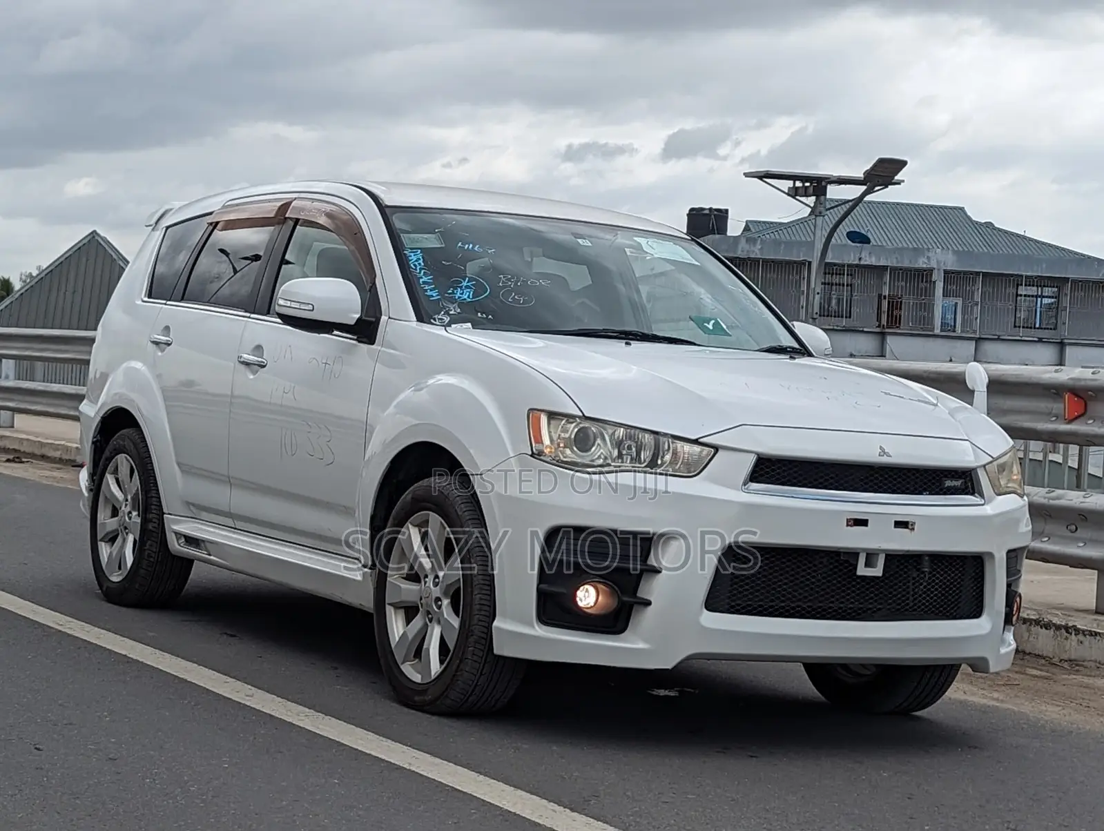 Mitsubishi Outlander 2011 White
