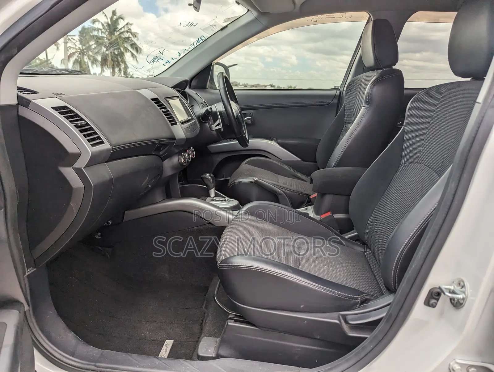 Mitsubishi Outlander 2011 White