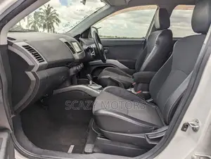 Mitsubishi Outlander 2011 White