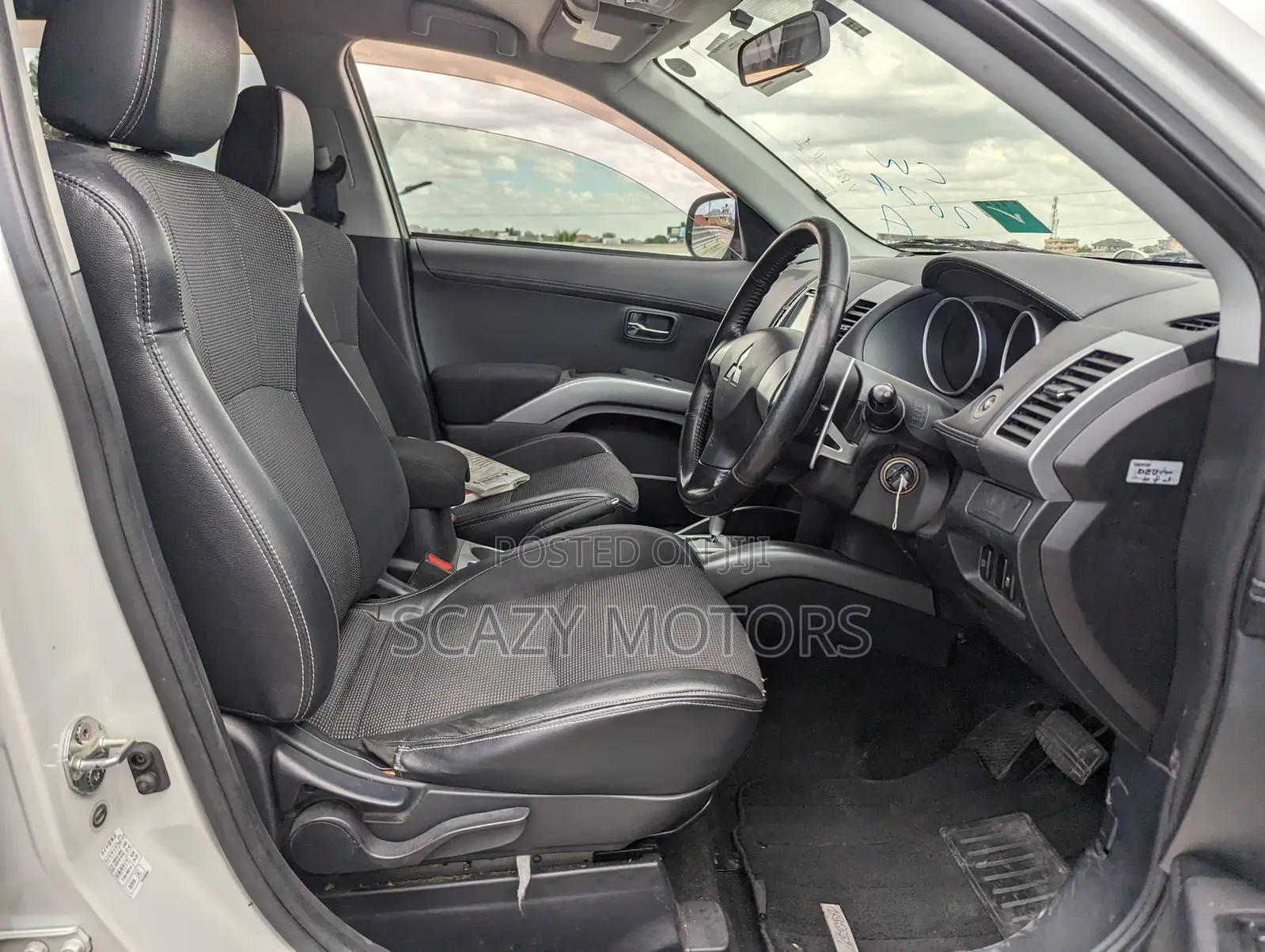 Mitsubishi Outlander 2011 White
