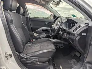Mitsubishi Outlander 2011 White