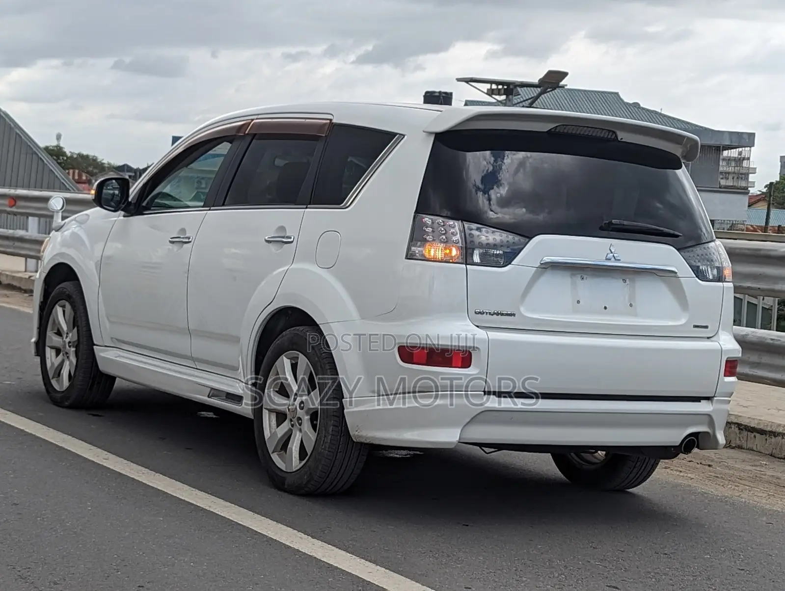Mitsubishi Outlander 2011 White