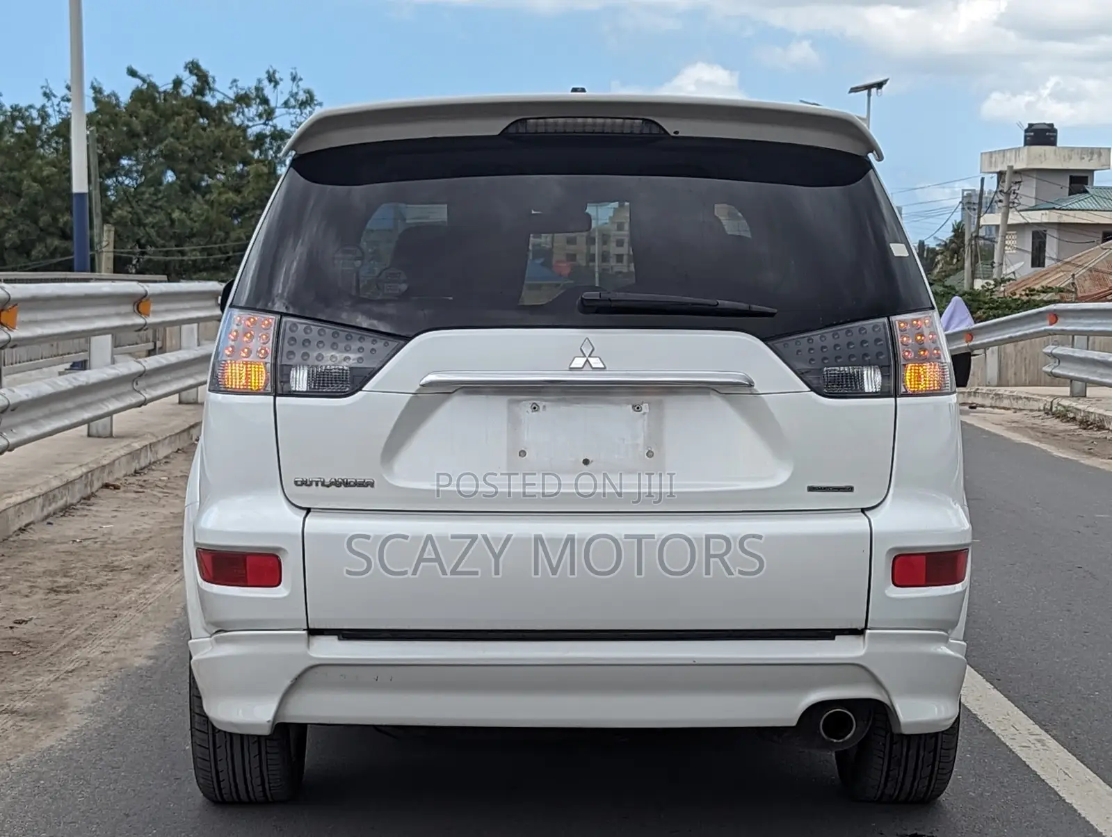 Mitsubishi Outlander 2011 White