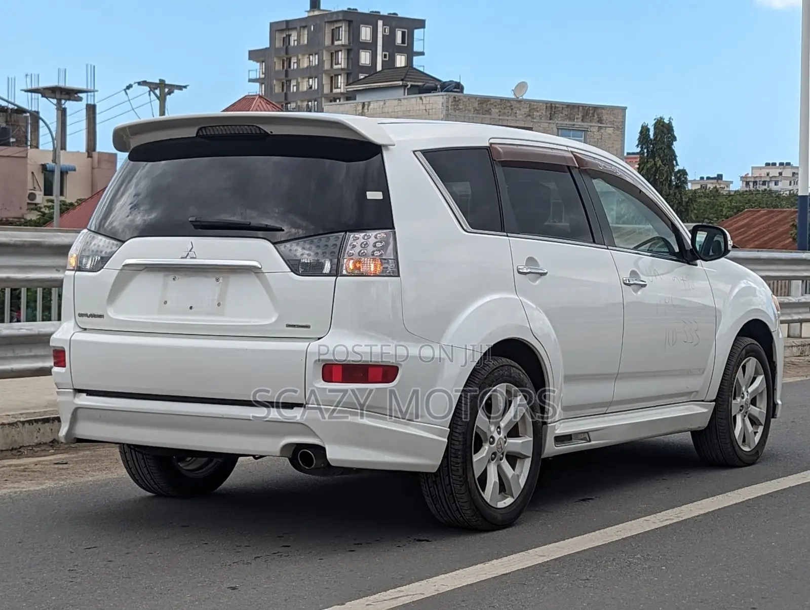 Mitsubishi Outlander 2011 White