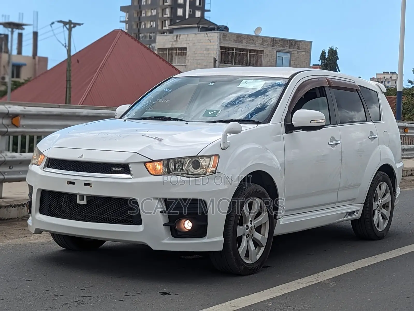 Mitsubishi Outlander 2011 White