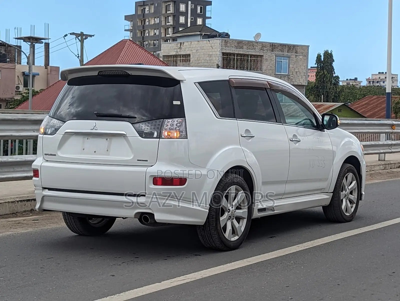 Mitsubishi Outlander 2011 White