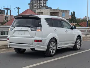 Mitsubishi Outlander 2011 White