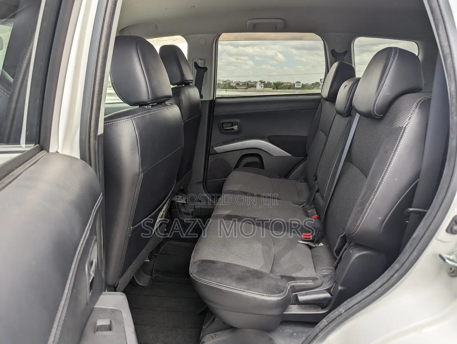 Mitsubishi Outlander 2011 White