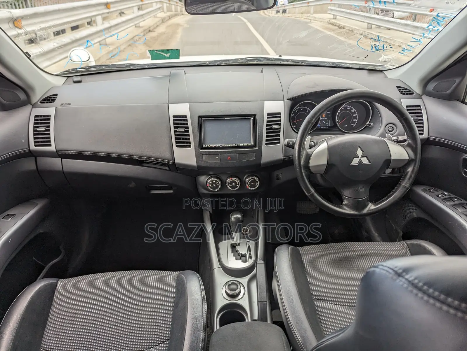 Mitsubishi Outlander 2011 White