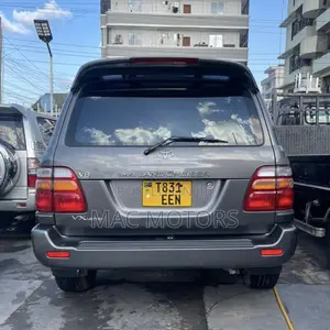 Toyota Land Cruiser HDJ 100 2002 Gray