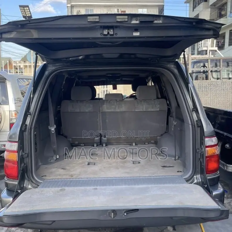 Toyota Land Cruiser HDJ 100 2002 Gray