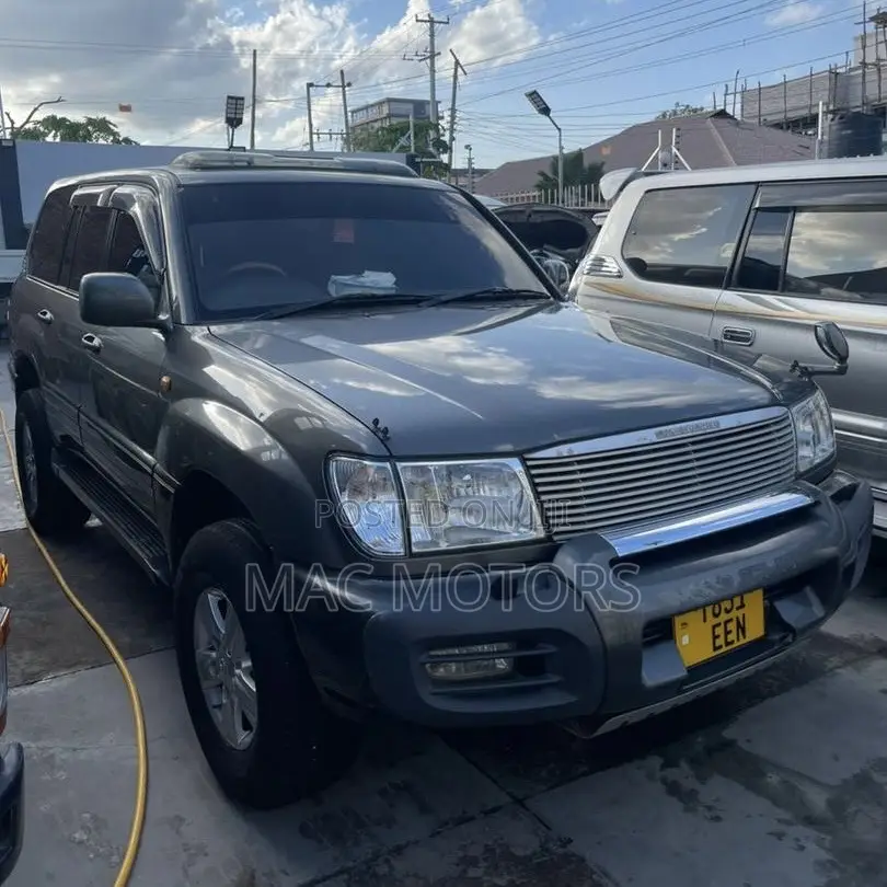 Toyota Land Cruiser HDJ 100 2002 Gray