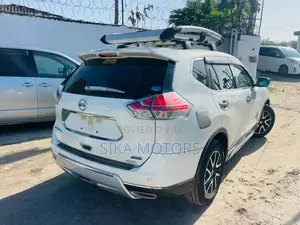 Nissan X-Trail 2.0 Petrol FWD 2015 White