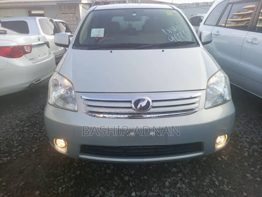 Toyota Raum 1.5 FWD 2010 Green