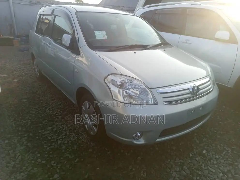 Toyota Raum 1.5 FWD 2010 Green