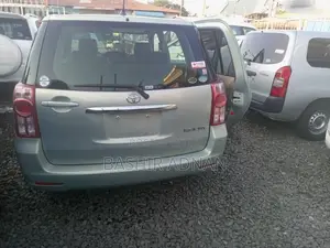 Toyota Raum 1.5 FWD 2010 Green