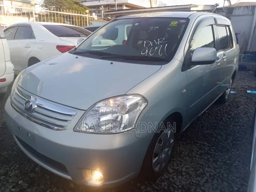 Toyota Raum 1.5 FWD 2010 Green