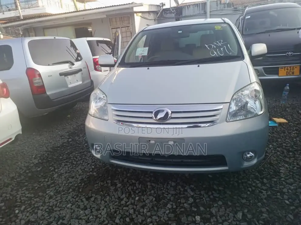 Toyota Raum 1.5 FWD 2010 Green