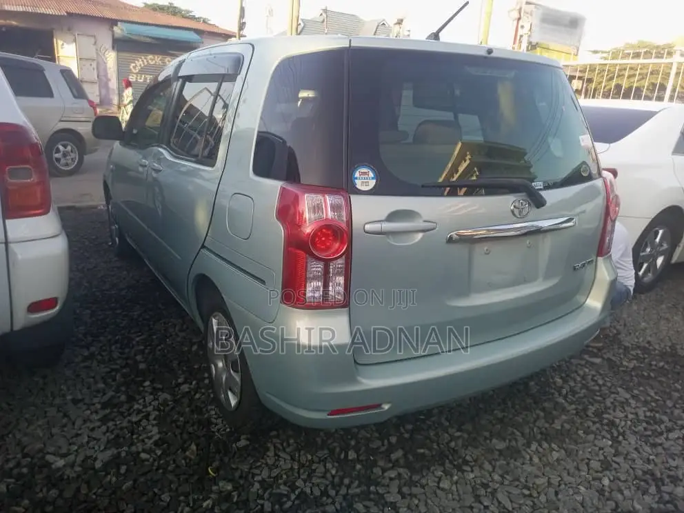 Toyota Raum 1.5 FWD 2010 Green