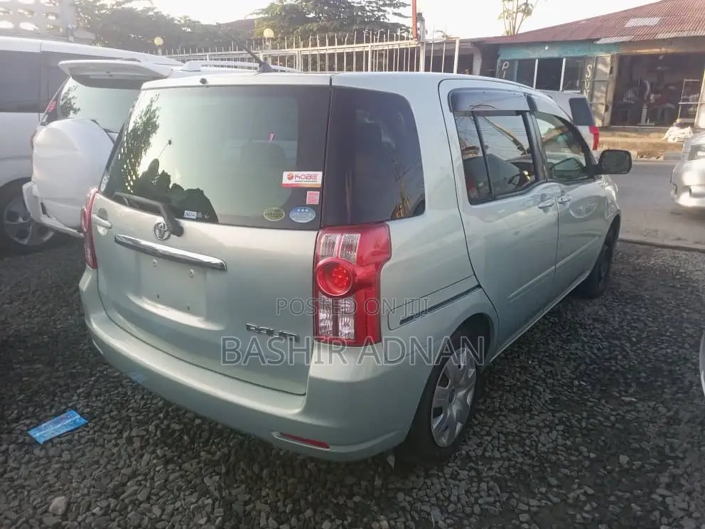 Toyota Raum 1.5 FWD 2010 Green