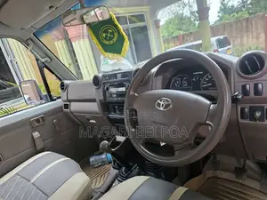 Toyota Land Cruiser 2012 White