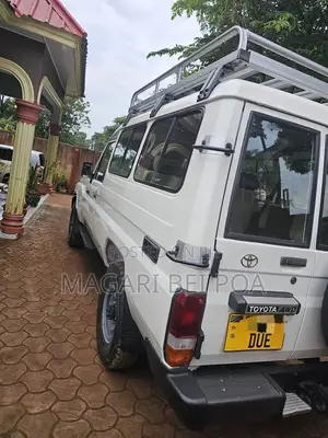 Toyota Land Cruiser 2012 White
