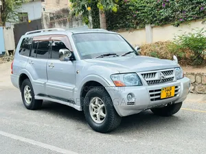 Mitsubishi Pajero 2005 Silver