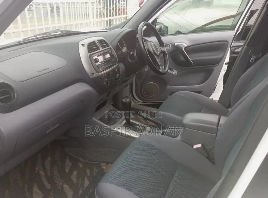 Toyota RAV4 2001 White