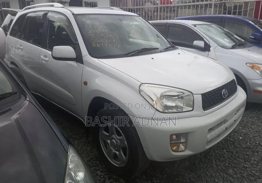 Toyota RAV4 2001 White
