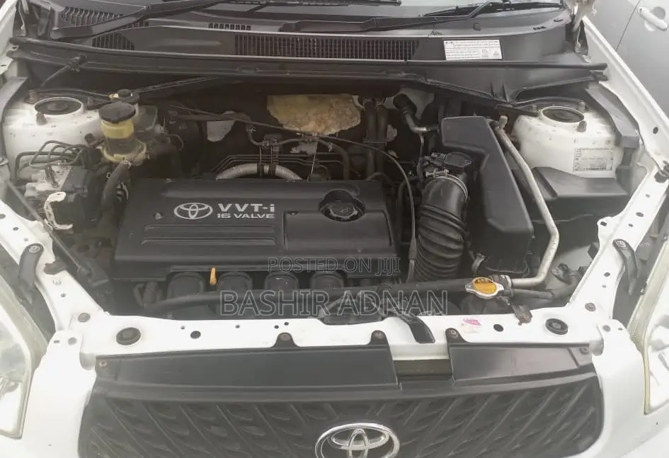 Toyota RAV4 2001 White