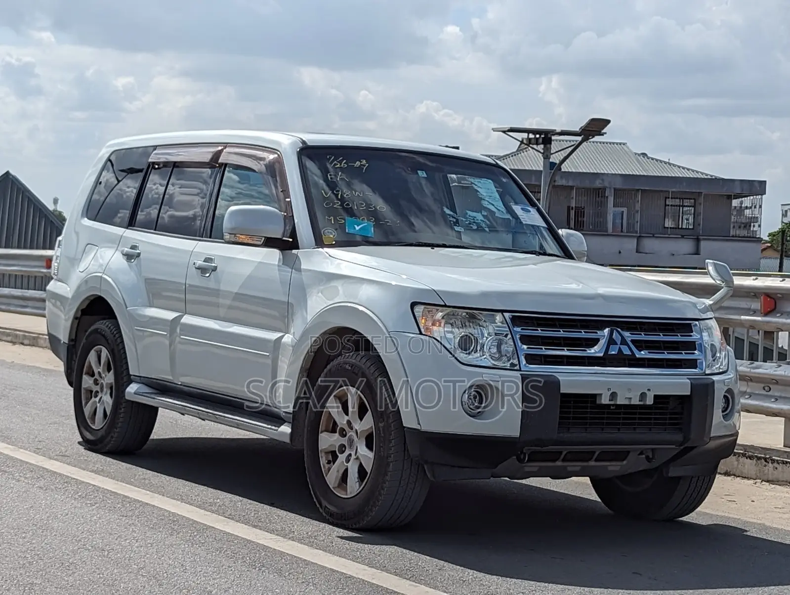 Mitsubishi Pajero 2009 Off white