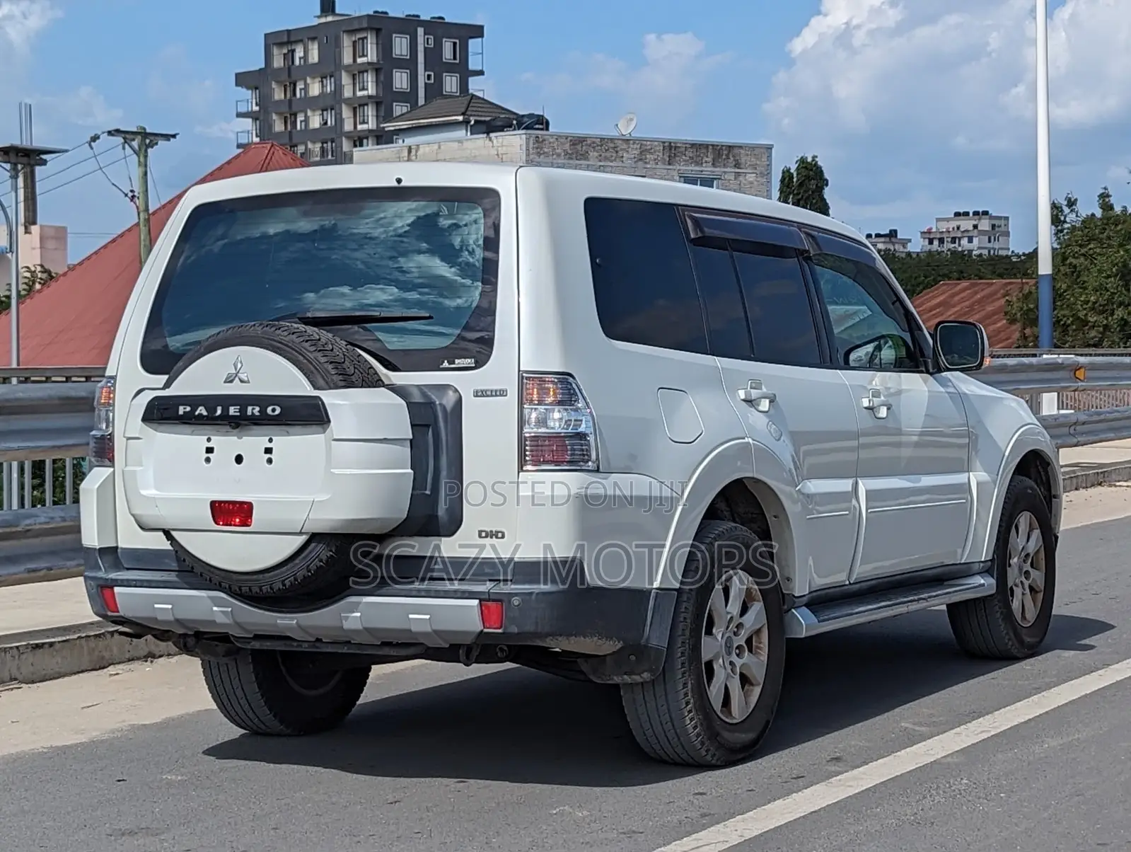 Mitsubishi Pajero 2009 Off white